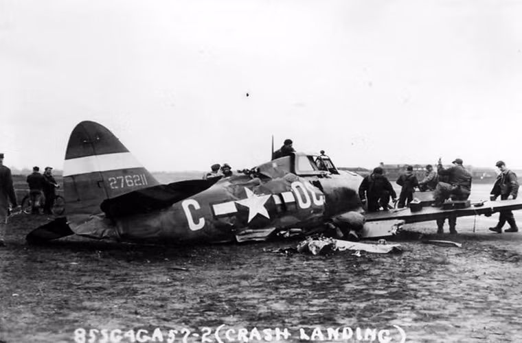 Tỉ lệ phi công thiệt mạng trên P-47 cũng khá thấp khi xảy ra sự cố lẫn bị bắn hạ, trong nhiều trường hợp P-47 bị mất một phần cánh hoặc phần thân vị bắn nát phi công vẫn có thể điều khiển máy bay hạ cánh.