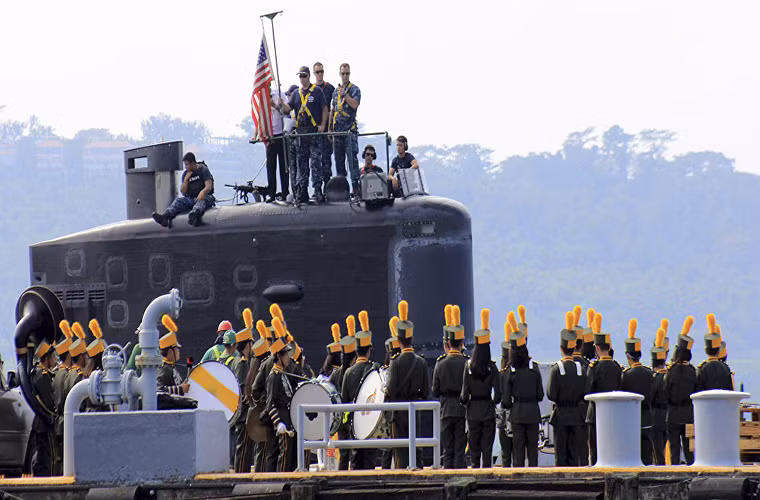 Tàu ngầm tấn công hạt nhân lớp Los Angeles được xem là xương sống của lực lượng tàu ngầm Mỹ bên cạnh đó là các lớp tàu ngấm tấn công hạt nhân khác như Virginia, Seawolf và Ohio.