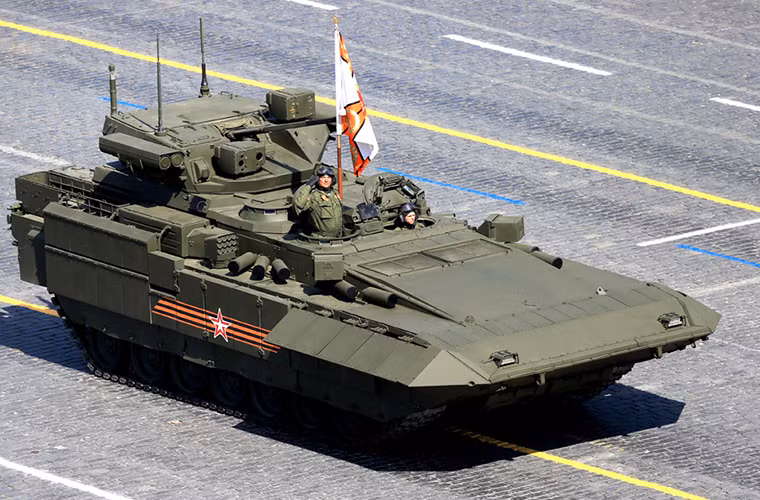 Không chỉ dừng lại với T-14 Armata, Bộ Quốc phòng Nga cũng đang lên kế hoạch đưa vào trang bị các biến thể xe chiến đấu bộ binh và xe hổ trợ chiến trường dựa trên nền tảng Armata. Nổi bật nhất trong số đó có thể kể tới xe chiến đấu bộ binh T-15.