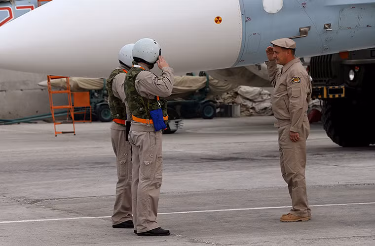 Toàn bộ khu phức hợp dành cho binh sĩ và phi công Nga tại căn cứ không quân Hmeymim được xây dựng chỉ trong khoảng thời gian khá ngắn trước đợt không kích đầu tiên của Không quân Nga tại Syria vào cuối tháng 9 năm ngoái.