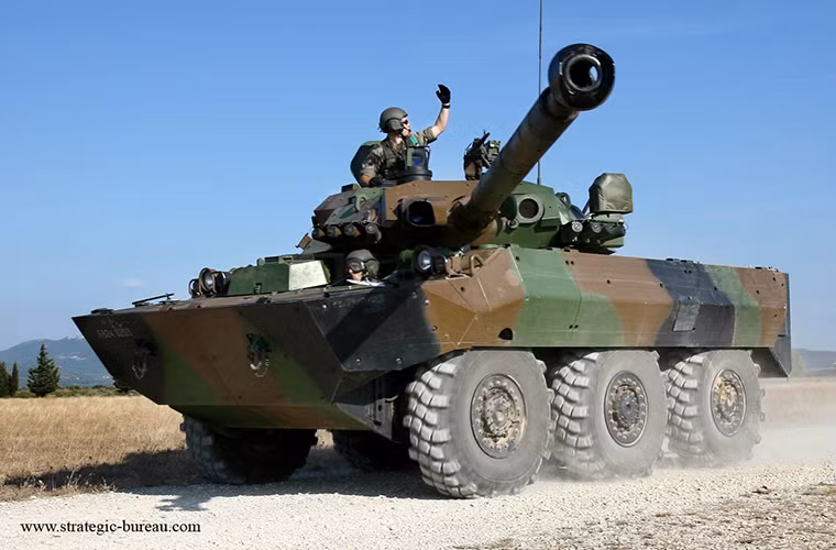 Vị trí thứ 8 thuộc về mẫu xe tăng bánh lốp AMX-10RCR của Pháp được phát triển dựa trên xe bọc thép AMX-10RC 6x6 được phát triển từ cuối những năm 1970, và hầu như chỉ có Quân đội Pháp sử dụng AMX-10RCR với số lượng hơn 200 chiếc được biên chế cho tới hết năm 2020.