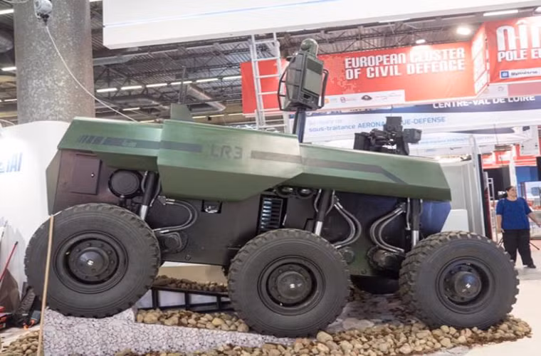 Giống như nhiều mẫu UGV của IAI trước đó, robot chiến đấu RoBattle được thiết kế để có thể hoạt động độc lập trên chiến trường, hỗ trợ các đơn vị bộ binh trong nhiệm vụ trinh sát, tuần tra cho đến chiến đấu, những nhiệm vụ vốn mang lại rủi ro cao cho binh sĩ trên chiến trường.