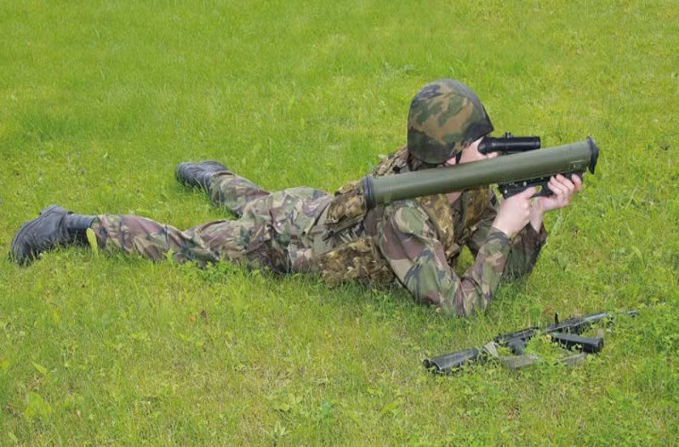 Một nguồn tin thuộc ngành công nghiệp quốc phòng Nga cho biết, nhiều khả năng KBP sẽ phát triển một mẫu vũ khí chống tăng dựa trên thiết kế của Bur với thiết kế đầu đạn nổ lõm và nó sẽ có trọng lượng không ít hơn 8kg. Bên cạnh đó mẫu vũ khí chống tăng này vẫn sẽ giữ nguyên các ưu điểm trên Bur.