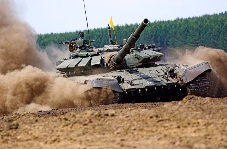 Sở dĩ Nga mất tới một năm mới có thể chọn ra được đội đại diện tham gia Tank biathlon là do phải thực hiện các vòng sơ loại trong toàn quân. Các đội thi phải vượt qua các phần thi như hành quân đường dài, vượt qua ít nhất 9 chướng ngại vật và tiêu diệt 6 mục tiêu giả định.