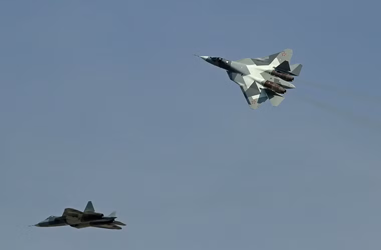 Kế hoạch phát triển dự án PAK FA được Bộ Quốc phòng Nga ấp ủ từ cuối những năm 1990 và đầu những năm 2000. Năm 2002 Sukhoi chính thức được Bộ Quốc phòng Nga chọn là, đơn vị để phát triển PAK FA sau khi công ty này vượt qua hai đối thủ chính là Mikoyan và Yakovlev.