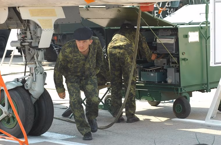 Tại các căn cứ không quân dự bị toàn bộ máy móc hổ trợ hậu cần cho các phi đội máy bay chiến đấu Nga cũng đã được chuẩn bị sẵn sàng cho mọi tình huống giả định trong suốt thời gian tập trận.