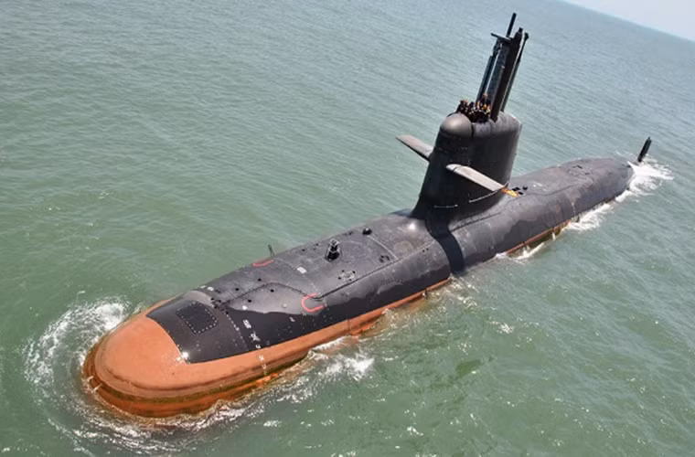 Phát ngôn viên của Hải quân Ấn Độ DK Sharma cho hay, tàu INS Kalvari sẽ không mang theo vũ khí trong suốt thời gian thử nghiệm trên biển kể cả trong đợt thử nghiệm cuối cùng vào tháng 10 năm nay.