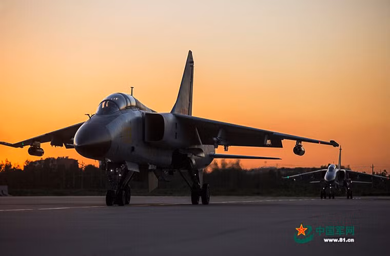 Dù vậy JH-7 vẫn được xem là một trong những biểu tượng của ngành công nghiệp hàng không Trung Quốc khi tỷ lệ nội địa hóa của mẫu máy bay này ở Trung Quốc khá cao từ hệ thống động cơ Xian WS-9 cho đến trang thiết bị điện tử của nó.