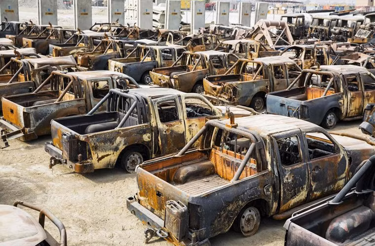 Có một điều khá thú vị là Bagram cũng là nơi tập kết các phương tiện quân sự hư hỏng của liên quân và Quân đội Afghanistan. Tất cả chúng đều được lưu giữ tại đây kể cả khi chỉ còn là một đống sắt vụn.