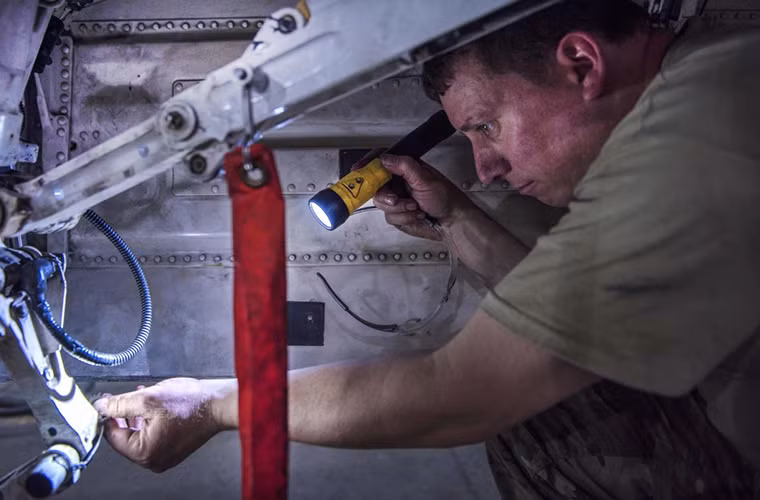 Dù vậy không có nghĩa Bagram an toàn trước các đợt tấn công của Taliban, mặc dù Mỹ đã bảo hàng chục triệu USD để xây dựng hệ thống tường bê tông vành đai bảo vệ căn cứ này.