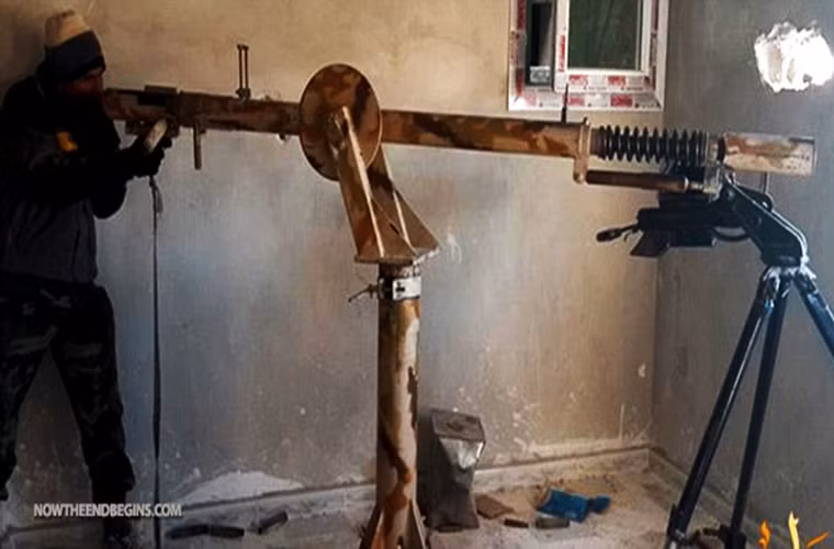 Với một viên đạn 23mm xuyên giáp các tay súng bắn tỉa IS có thể dễ dàng hạ gục xe bọc thép của đối phương chỉ bằng một phát đạn.