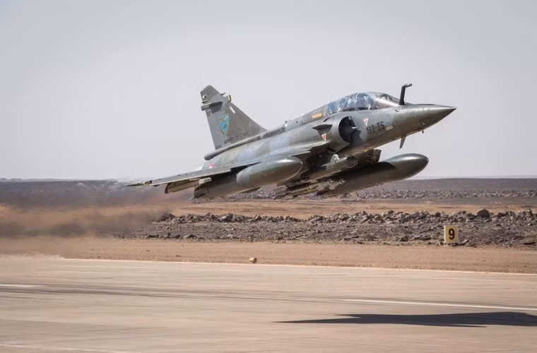 Hiện tại, trước sự mở rộng địa bàn hoạt động của IS tại Lybia, chính phủ Pháp cũng đang xem xét tới việc mở rộng chiến dịch không kích sang cả Lybia, mặc dù kế hoạch này của Paris không được mấy nước Phương Tây hưởng ứng.