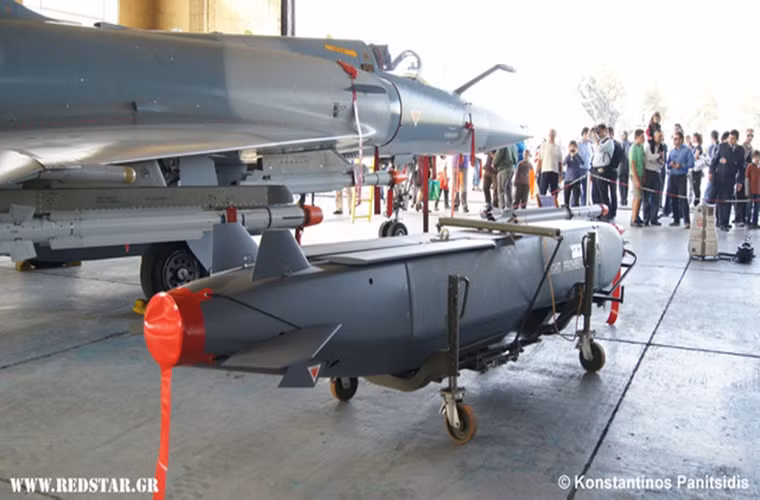 Những chiếc Mirage 2000D của Pháp sử dụng các tên lửa SCALP-EG lần gần đây nhất là tại chiến dịch quân sự can thiệp vào Libya vào năm 2011 và ngay lập tức thể hiện được sức mạnh của mình trên chiến trường.