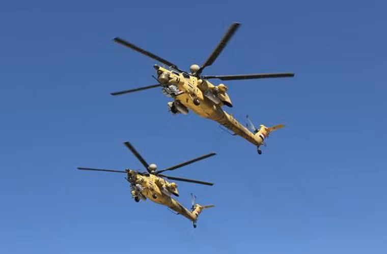 Giống như nhiều dòng trực thăng tấn công khác Mi-28NE được thiết kế với hai chỗ ngồi, nó có vận tốc bay tối đa 324km/h với tầm hoạt động hơn 430km.