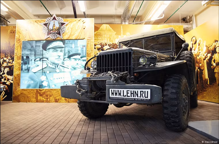 Nhân dịp kỷ niệm 25 năm thành lập Bảo tàng Chiến tranh vệ quốc vĩ đại, Nga đã cho trưng các mẫu xe quân sự được quân Đồng Minh lẫn phát xít sử dụng trong Chiến tranh Thế giới thứ 2. Đặc biệt, tất cả chúng đều được phục dựng mới như khi còn đang hoạt động.