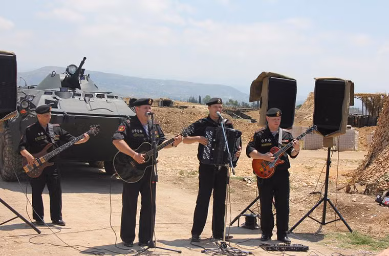 Sau lễ duyệt binh sẽ là các hoạt động giải trí dành cho binh sĩ Quân đội Nga đóng quân tại căn cứ Hmeymim và một số khu vực lân cận.