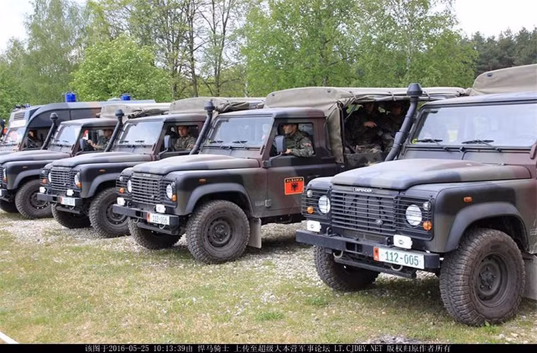 Việc Albania gia nhập NATO chỉ là một trong nhiều cách để Châu Âu cô lập các nước Đông Âu khỏi Nga sau khi Chiến tranh Lạnh kết thúc, thậm chí nước này còn không duy trì nổi quân đội của mình.