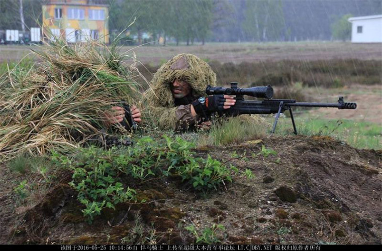Albania và Trung Quốc chính thức thiết lập mối quan hệ ngoại giao từ năm 1949, mối quan hệ giữa Bắc Kinh và Tirana phát triển lên một tầm cao mới sau những năm 1970.