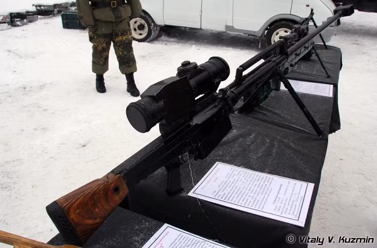 Súng trường bắn tỉa hạng nặng OSV-96 được Cục thiết kế KBP của Liên Xô phát triển từ năm 1990. Nó còn được biết tới với cái tên V-94 thiết kế nguyên mẫu đầu tiên của OSV-96. Tuy nhiên phải mất tới gần 10 năm Cục thiết kế KBP mới hoàn thiện V-94 và nó được đổi tên thành OSV-96 vào năm 2000.