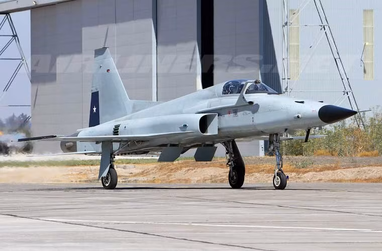 Ngoài Mỹ, tính tới thời điểm năm 2014 vẫn còn khoảng 500 máy bay tiêm kích F-5E ở khoảng 20 quốc gia trên thế giới. Việc còn nhiều nước sử dụng F-5E cho thấy Northrop Grumman vẫn còn sản xuất thêm phụ tùng cho loại máy bay này.