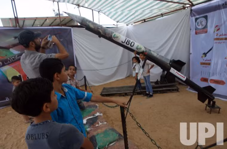 Cùng đó là các loại tên lửa tự chế vốn được các nhánh vũ trang Hamas sử dụng để tấn công vào các khu tái định cư Do thái được xây dựng gần Gaza.
