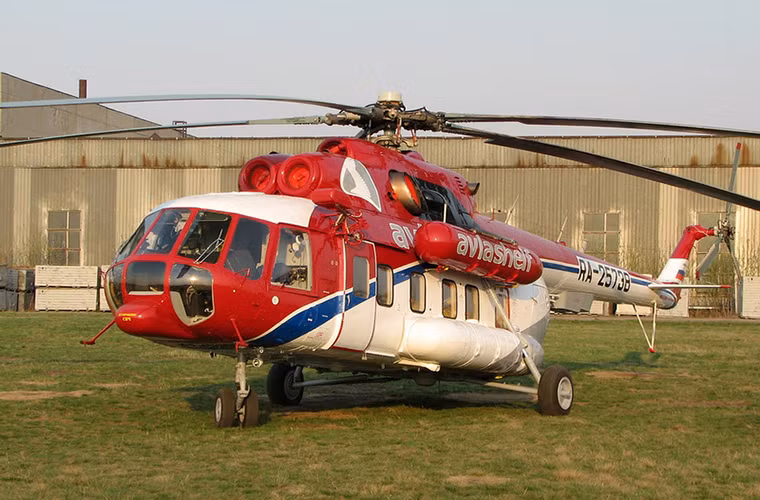 Một chiếc Mi-8T khác của Nga được Omsk sửa chữa cho phục vụ bay dân sự.