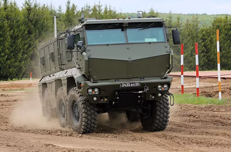 Tương tự như Kamaz-53.949, Kamaz-63.968 cũng được trang bị hệ thống bảo vệ tiêu chuẩn STANAG 4569 gồm 3 cấp với khả năng chống chịu được vụ nổ từ 8kg thuốc nổ TNT.