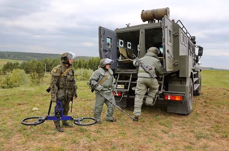 Xe bọc thép kháng mìn Kamaz-63.968 và Kamaz-53.949 được công binh Nga sử dụng cho các nhiệm vụ tuần tra, vận chuyển binh sĩ, hổ trợ hỏa lực chiến trường. Chúng được tích hợp sẵn thiết bị áp chế điện tử giúp vô hiệu hóa các thiết bị nổ tự tạo được kích nổ từ xa.