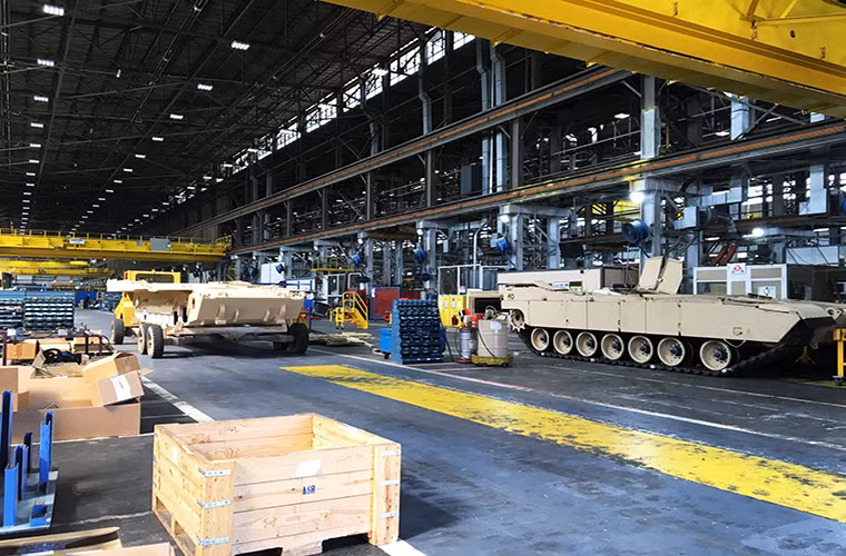 Một trong những tính năng đặc biệt đó vô tình được Amanda Macias phóng viên của Business Insider phát hiện trong chuyến tham quan đến trung tâm bảo dưỡng tăng thiết giáp và đạn dược Anniston Army Depot của Quân đội Mỹ, đây cũng là nơi chuyên bảo dưỡng và sửa chữa các biến thể của M1 Abrams.