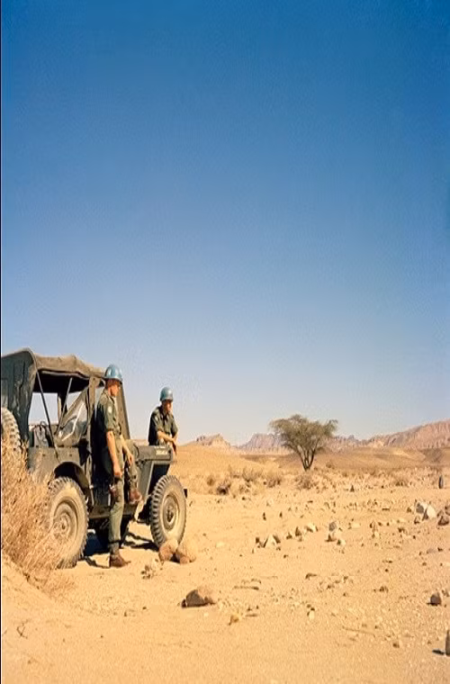 Và từ đó chiếc mũ nồi xanh dương của UN được xem là biểu tượng của hòa bình trên toàn thế giới. Từ năm 1948 đến cuối những năm 1980 UN đã thực hiện 71 hoạt động gìn giữ hòa bình, năm 1988 UN chính thức được trao tặng giải Nobel Hòa bình cho những đóng góp không ngừng nghỉ của mình cho hòa bình thế giới.