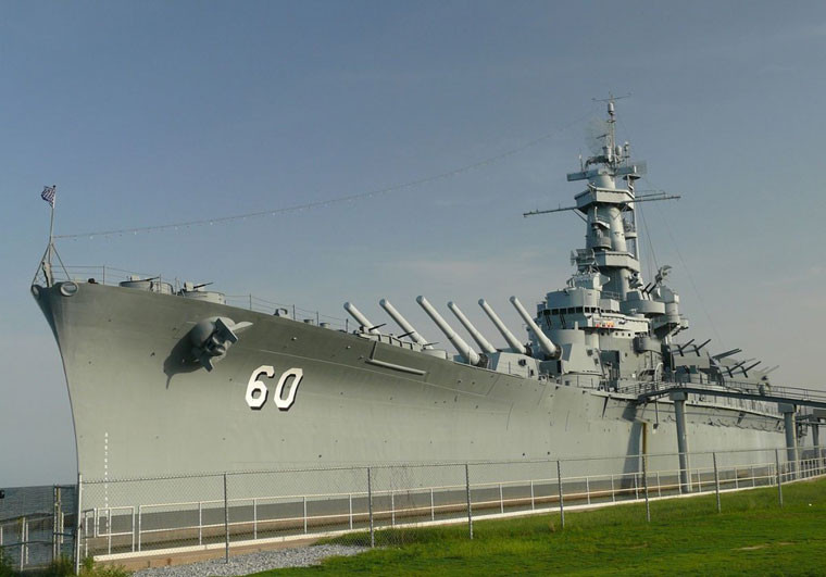 Năm 1943, USS Alabama được điều động đến tham chiến ở mặt trận Thái Bình Dương. Chiến hạm này làm nhiệm vụ pháo kích vào các vị trí ở đảo Tarawa, quần đảo Marshall trong chiến dịch bổ bộ lên Philippines. Chiến hạm này chính thức ngưng hoạt động vào năm 1964 và được bảo quản thành bảo tàng nổi tại vịnh Mobile, bang Alabama.