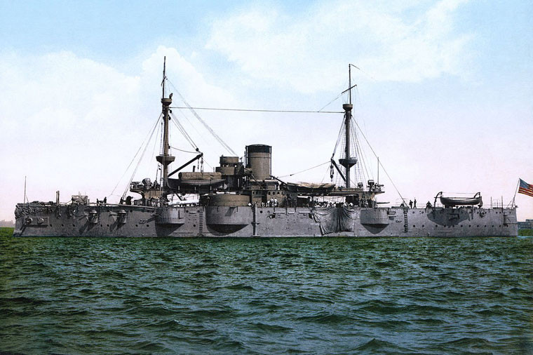 Một trong những thiết giáp hạm vĩ đại nhất nước Mỹ là USS Texas. Chiến hạm này được đưa vào hoạt động từ năm 1895. Nó cũng là tàu chiến đầu tiên được đặt tên theo bang Texas, Mỹ. Tàu có chiều dài 94,1 m, rộng 19,5 m, mớn nước 7,5 m, lượng giãn nước toàn tải 6.417 tấn.