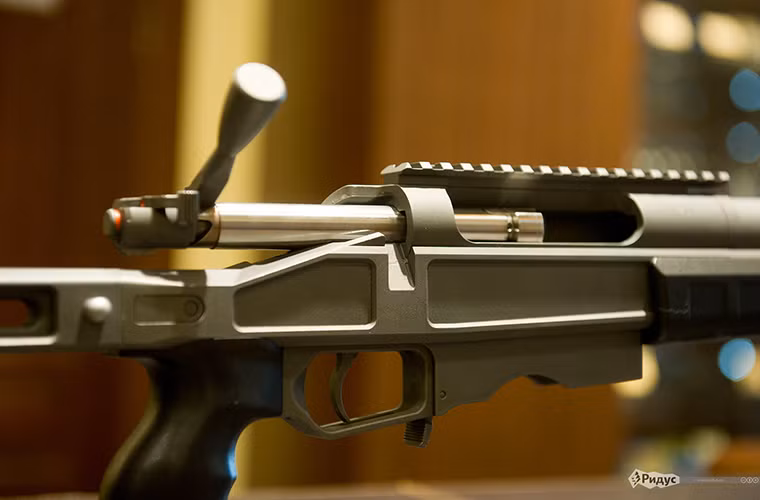 LLC Industrial Technologies là một trong những công ty vũ khí tư nhân khá thành công ở Nga có trụ sở chính Moscow chuyên sản xuất và phát triển các loại súng bộ binh. Một năm sau khi giới thiệu ORSIS T-5000, LLC Industrial Technologies cũng đưa vào sản xuất hàng loạt một số dòng súng ngắn như Glock 17, Glock 34 và Glock 35 theo giấy phép của Glock.