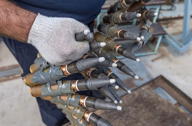 Với trọng lượng chỉ 50kg, 9A1-4071K được coi là khẩu pháo hàng không tự động 30mm nhẹ nhất thế giới và rất lý tưởng trang bị cho các máy bay chiến đấu. Nó có thể bắn nhiều loại đạn gồm: Đạn nổ phân mảnh; đạn xuyên giáp có vạch đường rất hiệu quả khi chống lại các mục tiêu xe bọc thép hạng nhẹ và mục tiêu trên không, biển.