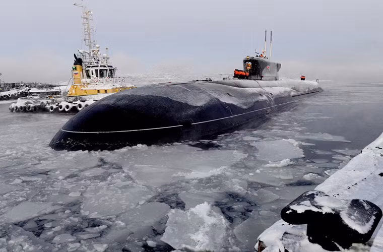 Bên cạnh đó biến thể Project 955A của lớp Borei được đánh giá vượt trội hơn hẳn so với các tàu ngầm hạt nhân lớp Virginia của Mỹ. Theo đó các tàu thuộc Project 955A của Nga có thể dễ dàng phát hiện ra trước các tàu ngầm hạt nhân của Mỹ nhờ hệ thống định vị thủy âm có tầm hoạt động xa hơn và chính xác hơn.