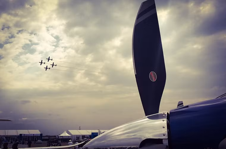 Màn trình diễn của phi đội máy bay biểu diễn Silver Falcons tại AAD-2016.