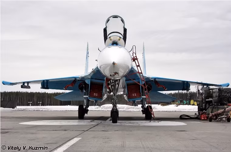 Những chiếc Su-27 đầu tiên được Không quân Liên Xô đưa vào trang bị từ đầu những năm 1980 và sau 30 chúng vẫn tỏ ra hiệu quả và là một trong những dòng máy bay chiến đấu chủ lực của Không quân Nga.