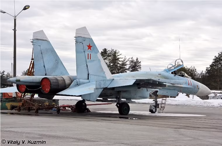 Quá trình nâng cấp và sơn sửa mới những chiếc Su-27 ở Khotilovo diễn ra khá chậm một phần do thiếu hụt ngân sách của Không quân Nga hiện tại, khi Moscow thường ưu tiên ngân sách cho những chiến đấu cơ thế hệ mới hơn.