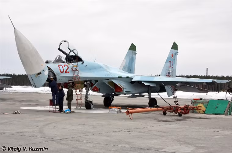 Sau khi hoàn tất quá trình kiểm tra những chiếc Su-27 mới được phép cất cánh.