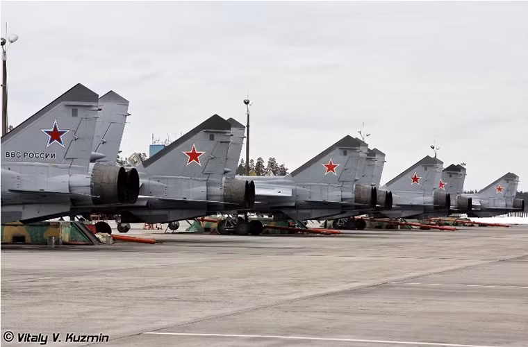 Các máy bay này hiện thuộc trung đoàn không quân 790 - là một trong những trung đoàn máy bay chiến đấu có lịch sử khá lâu đời của Không quân Nga, nó được Liên Xô thành lập trong Chiến tranh Thế giới thứ II từ năm 1941.