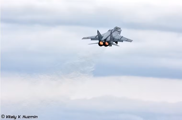 Dù được đưa vào hoạt động từ đầu những năm 1980 cho tới nay nhưng MiG-31 vẫn là lực lượng tiêm kích đánh chặn xương sống của Không quân Nga, nhất là sau khi nó được nâng cấp lên biến thể hiện đại hóa MiG-31BM.