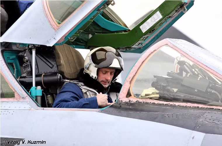 Quân số chính thức của trung đoàn không quân 790 gồm 2 phi đội MiG-31, 1 phi đội MiG-25PU và 3 phi đội gồm những chiếc Su-27 và Su-27UB.