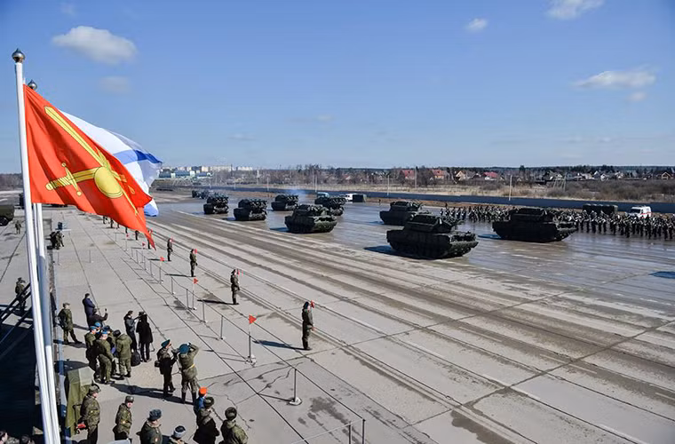 Hàng trăm thiết bị quân sự sẽ được Quân đội Nga giới thiệu trước công chúng tại lễ duyệt binh năm nay, bên cạnh đó Ngày Chiến thắng năm nay ở Nga cũng sẽ rất đặc biệt khi Quân đội Nga hoàn thành chiến dịch quân sự chống khủng bố ở Syria. Nguồn ảnh: Star