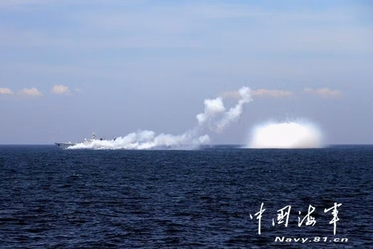 Cuộc diễn tập nhằm kiểm nghiệm vũ khí trang bị trên các tàu và khả năng hiệp đồng chỉ huy tác chiến. Tàu khu trục tên lửa Quảng Châu trong diễn tập đối kháng thực binh.