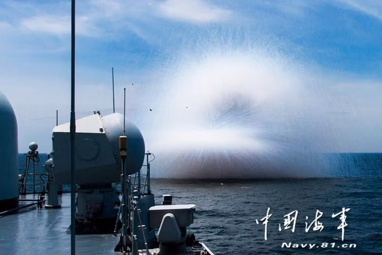 Tàu hộ vệ Ngọc Lâm bắn đạn gây nhiễu