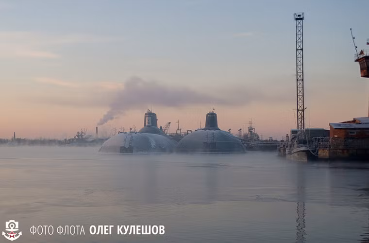 Dù được đánh giá là một trong những tàu ngầm hạt nhân tốt nhất thế giới nhưng Project 941 lại xuất hiện trong giai đoạn Chiến tranh Lạnh gần kết thúc và kéo theo đó là sự sụp đổ của Liên Xô. Trong khi đó chi phí để vận hành biên đội tàu ngầm hạt nhân này không hề rẻ đối với Hải quân Nga lúc đó. Nguồn ảnh: English Russia