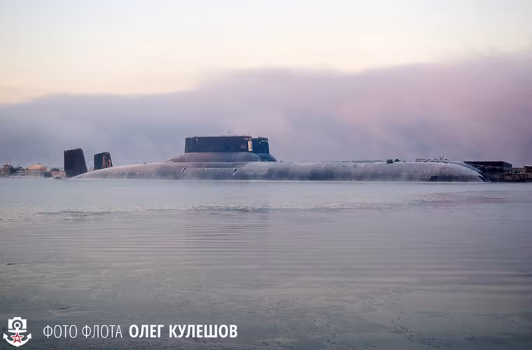 Tàu Arkhangelsk và Severstal bị Hải quân Nga loại ra khỏi biên chế lần lượt vào năm 2004 và 2006 chỉ sau hơn 10 năm đi vào hoạt động. Đây cũng là hai tàu ngầm hạt nhân chiến lược cuối cùng thuộc Project 941 được Liên Xô xây dựng. Nguồn ảnh: English Russia