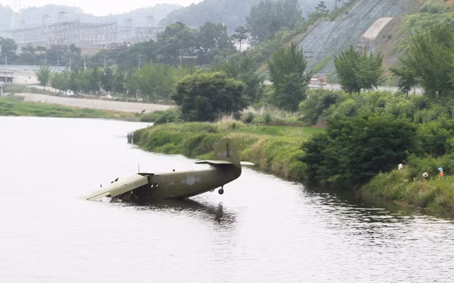 Ngac nhien may bay An-2 Khong quan Han Quoc gap nan-Hinh-4