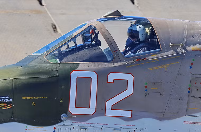 Trong buổi thử nghiệm này các phi công Su-25SM và Su-24M cũng phải thực hiện việc triển khai vũ khí mang theo ở nhiều độ cao khác nhau từ tầm thấp cho đến tầm cao (tối đa 2.500m).