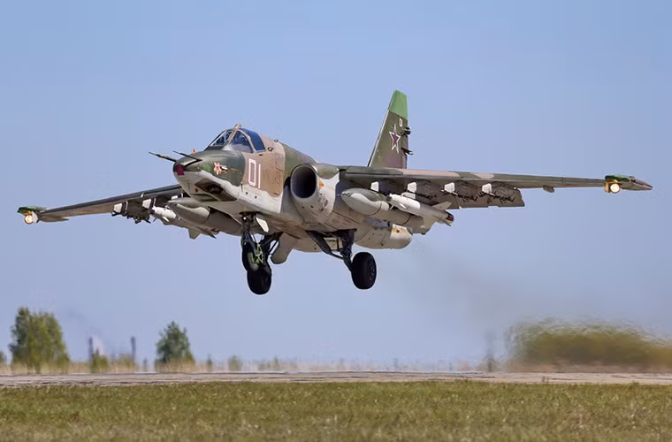 Su-25SM là biến thể hiện đại hóa mới nhất của dòng cường kích hơn 30 năm tuổi này của Không quân Nga, trong giai đoạn từ nay đến năm 2020 Không quân Nga sẽ có khoảng 80 chiếc Su-25SM trong biên chế.
